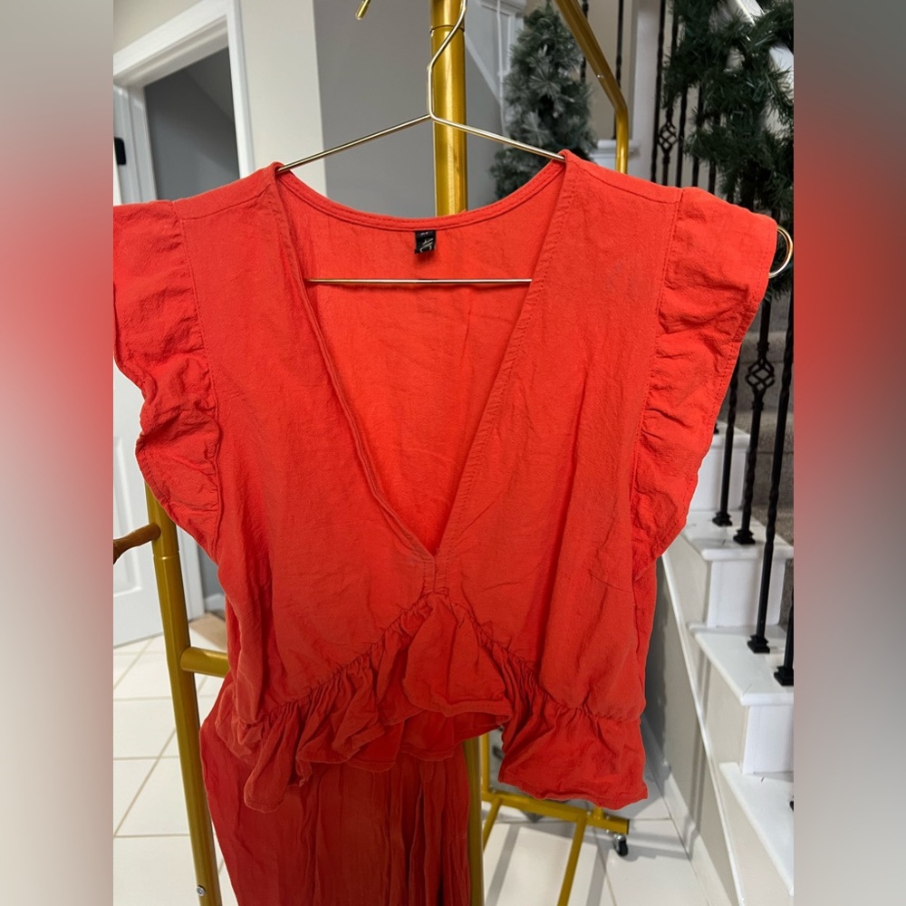 Adorable 2 piece orange outfit size medium🧡